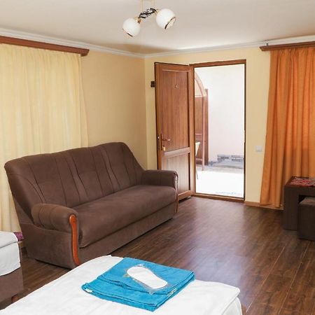 Naberejni Hotel Meghri Exterior photo
