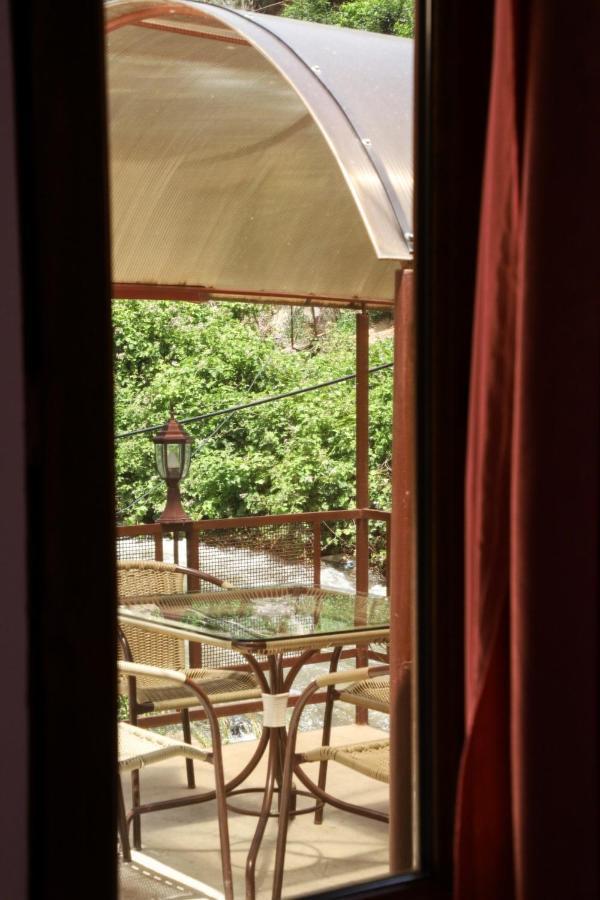 Naberejni Hotel Meghri Exterior photo