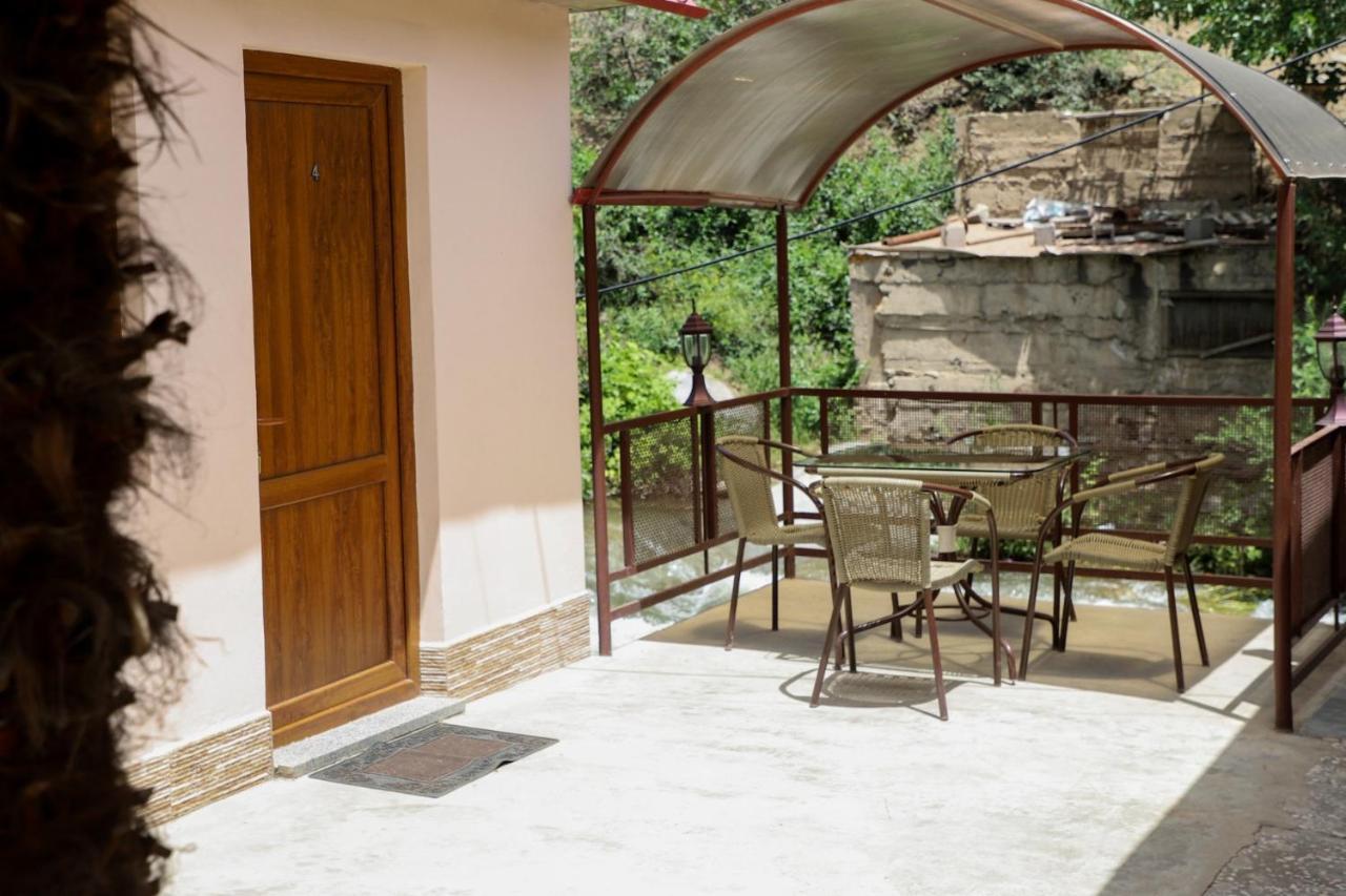 Naberejni Hotel Meghri Exterior photo